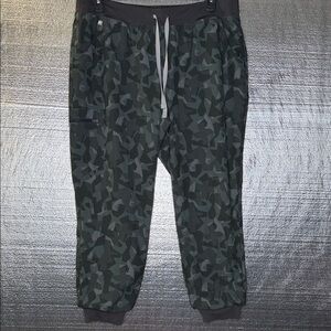 Figs Camouflage Jogger Lined Pants - Black and Gray Camouflage